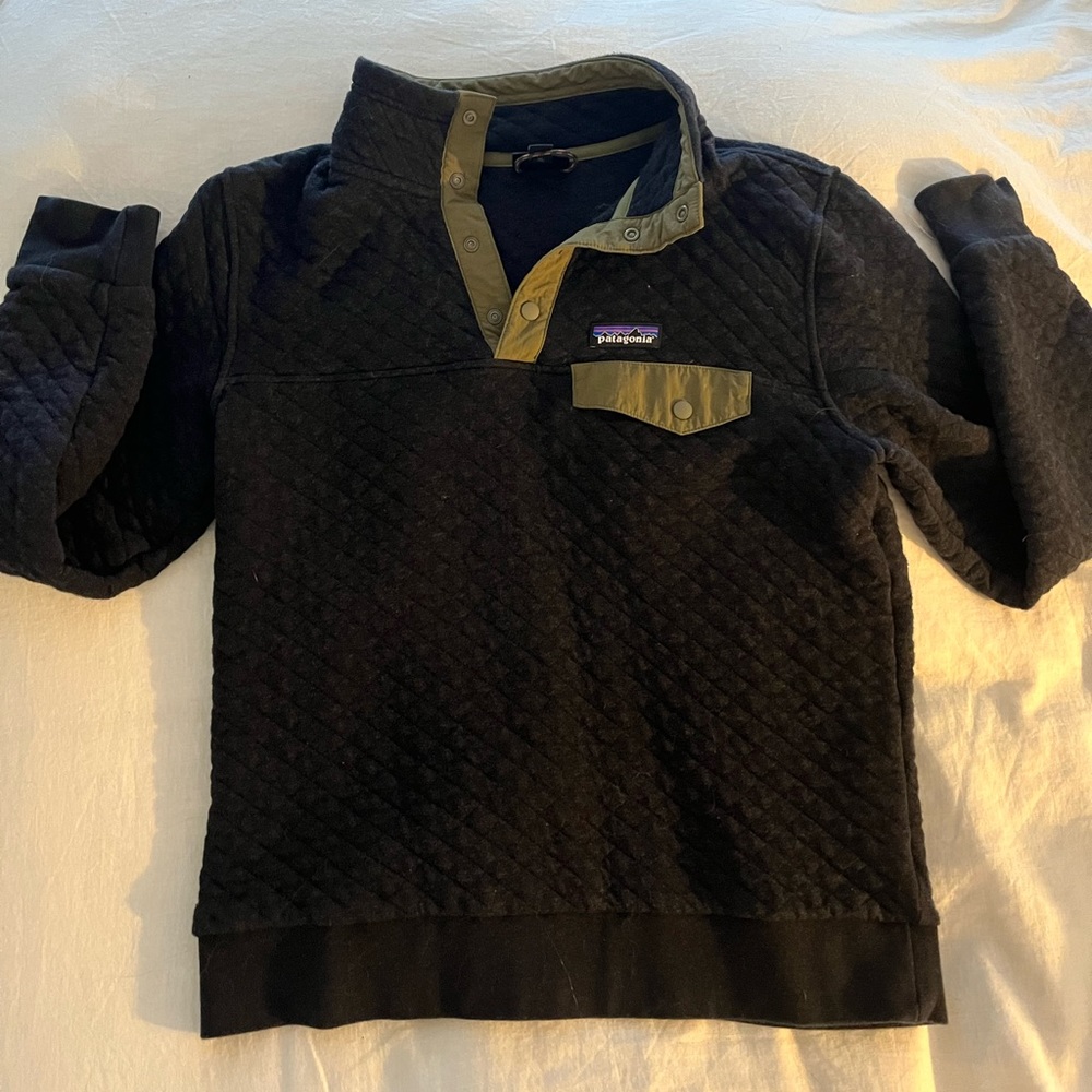 Women’s gray/green half button up Patagonia - size Medium